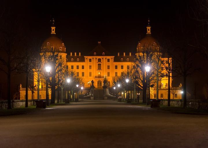 Schloss-Teichhaus